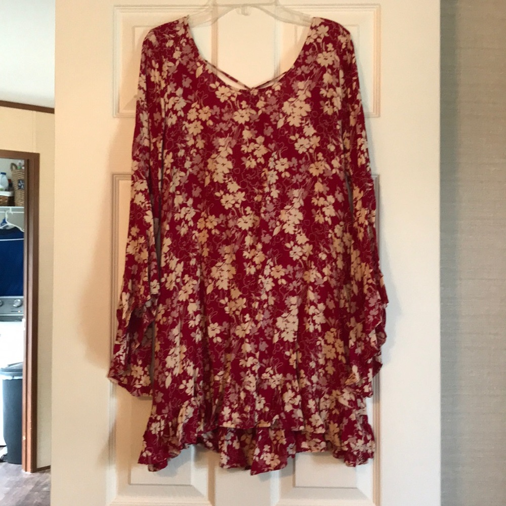 Long bell-sleeve flower dress with scoop back